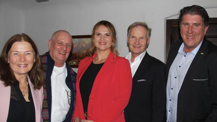 Im Bild von Links: Anette Westarp, Veit Wiswesser, Fabienne Rzitki, Dr. Thomas Klaue, Christian Flühr